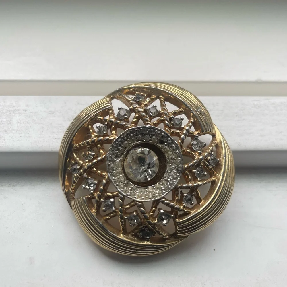 Vintage Crystal Rhinestone Gold Tone Wheel Brooch Mid 20th Century Classic